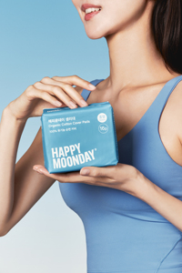 แผ่นอนามัยออร์แกนิคคอตตอนขนาดกลาง Happy Moonday พร้อมแกนซึมซับบางพิเศษและปีกแบบสบายสำหรับผู้หญิง - Product Image 1