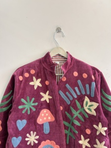 เสื้อแจ็คเก็ตปักลายซูซานีสไตล์วินเทจทำมือจากอินเดีย  ไซส์เดียว  เสื้อแจ็คเก็ตกำมะหยี่สำหรับผู้หญิง - Product Image 4