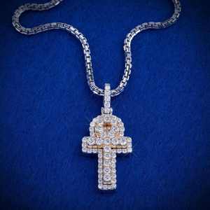 Colgante de Plata de Ley 925 con Incrustaciones de Diamantes Moissanite, Estilo Hip Hop, Cruz Ankh, para Hombre, Ideal para Bodas - Product Image 1