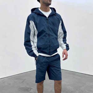 Conjunto de Chaqueta Corta y Pantalones Cortos de Dos Piezas Personalizado, Estilo Windbreaker, con Parches, Cierre de Cremallera, Nailon y Poliéster, Ropa Deportiva Urbana para Hombre - Product Image 4
