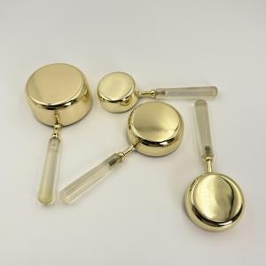 Taza Medidora de Acero Inoxidable con Asa de Resina Transparente y Recubrimiento Dorado PVD, Apta para Lavavajillas, Producto en Oferta, Envío Inmediato - Product Image 5