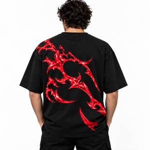 Camiseta Negra Extra Grande para Hombre, Manga Corta, Cuello Redondo, Estilo Urbano, con Estampado Tribal Rojo - Product Image 2