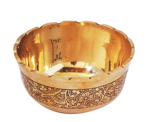 Bol en laiton pur gravé de motifs floraux pour Pooja Prasad, grand bol en laiton pour servir les desserts, idéal pour le Mandir, la maison et la cuisine, un objet traditionnel. - Product Image 5