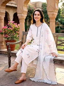 Vestido de Novia Blanco Bordado para Mujer, Estilo Moderno, Corte Regular, Largo Regular, Estilo India-Pakistán, Secado Rápido, para Todas las Temporadas - Product Image 4