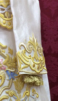 Chasuble en soie blanche brodée avec motif floral doré, vêtement liturgique pleine longueur pour adultes, unisexe, tenue formelle