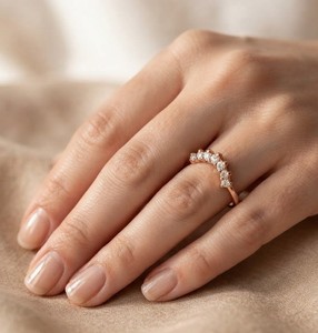 Bague minimaliste en or massif 10K, 14K, 18K avec diamant de laboratoire rond de 0,17 ct certifié IGI, couleur DEF, pureté VVS - Product Image 5