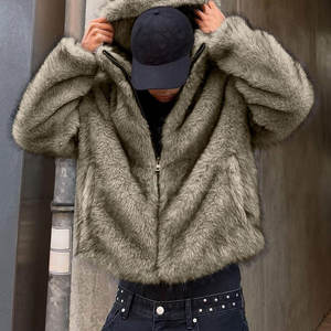 Veste à capuche élégante pour homme en fausse fourrure, doublure en tissu premium, confort moelleux, design chaud pour l'hiver, toucher doux et agréable. - Product Image 5