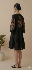 Robe maxi bohème noire tissée décontractée avec boutons, manches courtes, coupe ample, col rond, en coton, pour l'été - Product Image 3