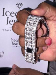 Ensemble boîtier et bracelet de montre de luxe avec couverture de pierres en moissanite de qualité supérieure - Product Image 5