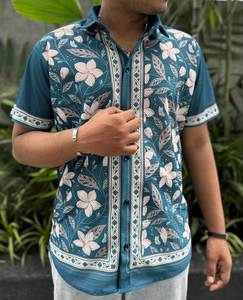 เสื้อเชิ้ตผู้ชายผ้าฝ้ายน้ำหนักเบา ระบายอากาศได้ดี แขนสั้น ลายพิมพ์เรขาคณิต คอปกคิวบา ทรงปกติ เหมาะสำหรับใส่เที่ยวพักผ่อนช่วงฤดูร้อน -DC - Product Image 1