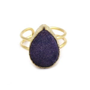 Elegante tinta azul Druzy anillo de piedras preciosas chapado en oro forma de pera anillo de latón ajustable hecho a mano diseñador Druzy joyería de piedras preciosas - Product Image 1