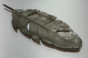 Plat de service décoratif tendance en aluminium moulé argenté en forme de feuille d'érable, plat central large, vaisselle d'hôtel, vente en gros - Product Image 5