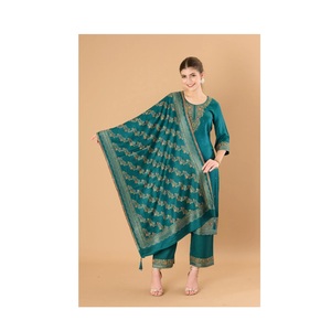 Suministro al por Mayor de la Colección de Invierno Exclusiva Safaa Dilkash, Ropa de Invierno Moderna y Duradera para Damas Disponible para la Venta - Product Image 1