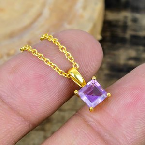 สร้อยคอประดับพลอยอเมทิสต์สีม่วงธรรมชาติทรงหมอน ประดับด้วยทอง 18k ชุบไมครอนบนเงินแท้ 925 - Product Image 1