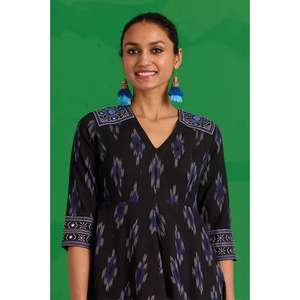 Vestido midi negro con estampado Ikat para mujer, cuello en V, manga larga, estilo étnico informal, Kurti para venta al por mayor - Product Image 2