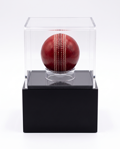Vitrina Moderna Ecológica de Acrílico Transparente para Exhibición de Pelotas de Cricket en Forma de Cubo Pulido, Base Negra, Almacenamiento Personalizado para Mostrador - Product Image 4