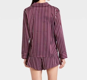 Pyjamas en satin personnalisés pour demoiselles d'honneur, ensemble de vêtements de nuit avec logo et nom sur mesure, pyjamas en satin soyeux et doux pour femmes, vente en gros pour fête de mariage - Product Image 2