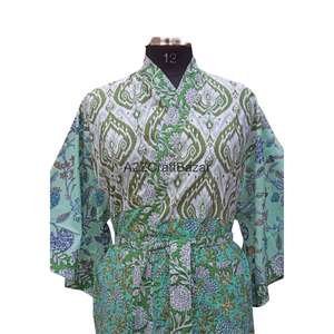 Bata Kimono Corta de Mujer con Cuello en V y Cordón Ajustable, Estampado Floral Digital, 100% Algodón, Manga Tres Cuartos, Tejido Transpirable No Tejido - Product Image 4