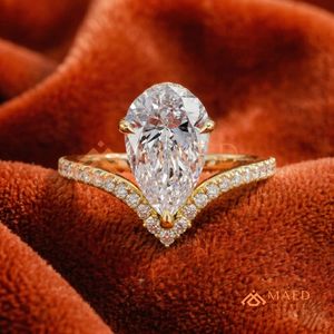 แหวนหมั้นทองคำแท้ 14K/18K ประดับเพชรโมอิสซาไนต์ทรงลูกแพร์สำหรับผู้หญิง แหวนวงแหวนรูปตัววีประดับเพชรแบบสองแถว - Product Image 1