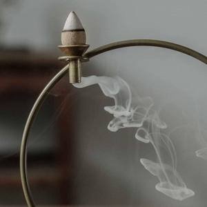 เตาเผากำยานไม้ทรงกลมแบบโมเดิร์นพร้อมวงแหวนโลหะสำหรับใส่กรวยกำยาน ขายส่งจำนวนมาก ของตกแต่งบ้านสไตล์เซน ที่วางกำยานแบบไหลย้อนกลับ สำหรับสำนักงาน - Product Image 6