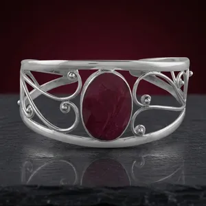 Bracelet manchette en argent sterling 925 avec quartz rubis, pierre précieuse rouge naturelle, jonc ouvert fait main, bijou élégant et distinctif pour femme - Product Image 2