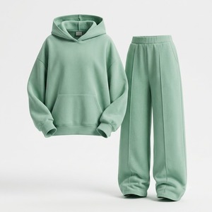Conjunto Cómodo Personalizado para Mujer, Sudadera con Capucha y Pantalones Deportivos Anchos a Juego - Product Image 3