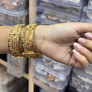 Juego de brazaletes abiertos Colección de joyería fina Pota Stone chapada en oro - Product Image 1