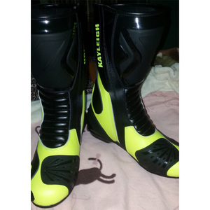 Bottes de moto en cuir pour hommes, design unique et tendance, qualité supérieure, doublure en mesh respirant, style course, ventilées, blanches - Product Image 2