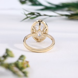 Anillo Solitario de Diamante Corte Ovalado en Oro Amarillo con Engaste de Seis Puntas y Diseño de Halo Oculto, Joyería de Lujo para Bodas para Mujer - Product Image 3