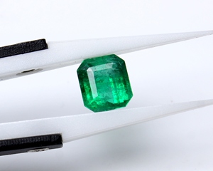 Esmeralda Natural de Corte Octogonal, Piedra Preciosa Suelta, Certificada por IGI, Marca GEMS INTERNATIONAL, 9.3x8.3x6.7mm, 3.53 Quilates, para Joyería - Product Image 5