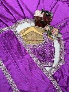 En gros, Sari en satin de soie violet royal, brodé de paillettes lourdes, avec chemisier sans manches, longueur au sol, coupe classique, pour mariage - Product Image 6