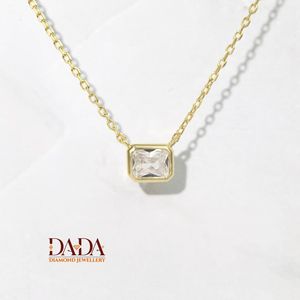 Collar con Colgante de Diamante con Corte Esmeralda Minimalista para Mujer, Collar Solitario de Oro Amarillo, Elegante Diamante Geométrico - Product Image 1