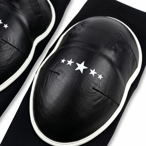 Protector de Codo para Boxeo, Color Blanco y Negro, Nuevo, Moderno, Personalizado, Correa Segura y Duradera, Espuma de Alta Densidad, Protección de Impacto Medio-Alto - Product Image 6