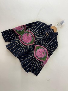 Veste en velours artisanale haut de gamme pour femme, ornée d'une broderie au point de chaînette de style Rajasthani et d'un magnifique motif œil porte-bonheur - Product Image 3