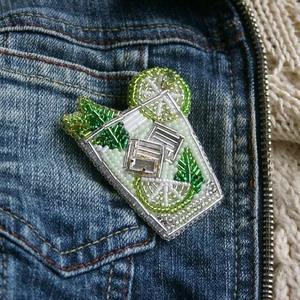 Breloque de sac de luxe faite à la main avec broderie perlée et pompon, personnalisable avec des perles de rocaille, modèles de breloques de sac brodées de perles - Product Image 2