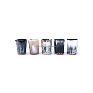 Verre à boire artisanal en corne avec gravure à la main exquise - Product Image 2