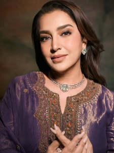 Kurti Sutra Fendy Ungu, Palazzo, Dupatta, dengan Bordir Payet, Zari, dan Benang, serta Hiasan Batu Buatan Tangan. Atasan Palazzo dengan Dupatta. - Product Image 3