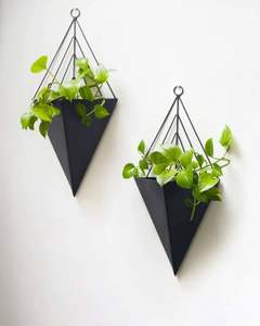 Support de pot suspendu en fer pour l'extérieur, conçu pour résister aux intempéries, supporte fièrement des pots suspendus - Product Image 1