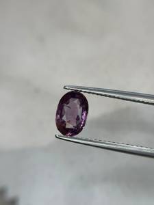 Spinelle Violette Naturelle de Haute Qualité 2.00CT Coupe Ovale Pierre Précieuse Facettée en Vrac Vente en Gros Sri Lanka Fabrication de Bijoux Effet Zehra Color Play - Product Image 1