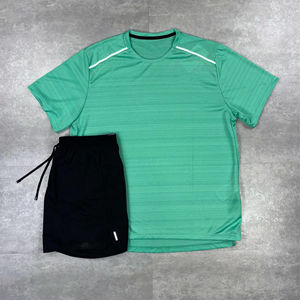 เสื้อยืดแขนสั้นคอกลมสีขาวสำหรับผู้ชายพร้อมกางเกงขาสั้นสีดำแบบมีเชือกผูก ชุดฤดูร้อนแบบสปอร์ตแห้งเร็ว - Product Image 5