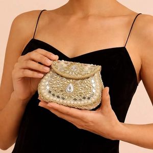Bolso de mano para mujer adornado con perlas |   Trabajo con Espejos y Detalles de Cristal |   Correa de cadena dorada, bolso de noche solo para mujeres - Product Image 3