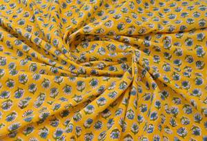 Tissu en coton jaune imprimé à la main style Jaipuri, motif floral, doux et respirant, tissu indien au mètre pour robes et couvertures. - Product Image 2