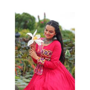 Mono de Fiesta Bordado, Elegante y Hermoso, Especial para Navratri, para Ocasiones Festivas - Product Image 3