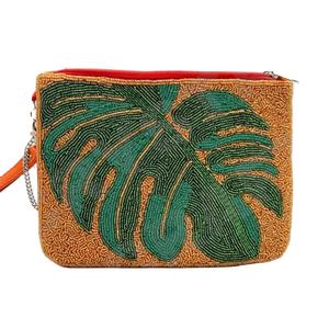 Pochette à monnaie Natasha Couture Portefeuille personnalisé en perles de rocaille Beau cadeau de maman-Design de coeurs pour filles - Product Image 1