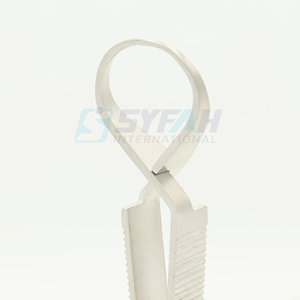 Pince à serviettes Schaedel 9 cm en acier inoxydable à action croisée avec ressort - Product Image 1
