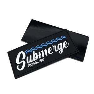 Patch en résine de silicone personnalisé de haute qualité, souple, noir, avec logo 3D en relief, à coudre, durable 2026 - Product Image 3