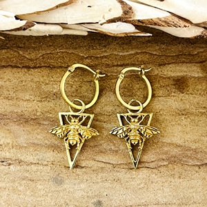 Último Diseño Pendientes de Aro Boho con Abeja, Pendientes Tribales de Latón para Mujer, Joyería Colgante de Abeja Chapada en Oro de 18k, Aros Geométricos al por Mayor/OEM - Product Image 1