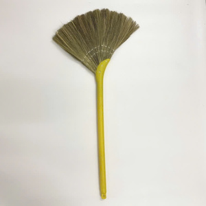 Escoba de hierba natural con mango de plástico |   Cepillo de barrido con cerdas suaves y flexible |   Escoba Ligera y Ecológica para Interiores/Exteriores - Product Image 3