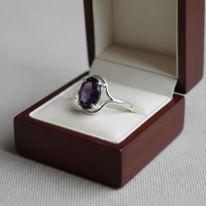 Bague de fiançailles artisanale en argent sterling 925 avec améthyste taille ovale, bijou minimaliste pierre de naissance de février pour mariage et soirée - Product Image 5