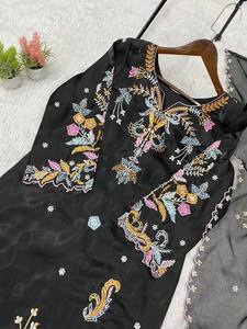 Tennecy คอลเลกชันใหม่ของผู้หญิงแก้วโรมันกับเสื้อปักสวยงามกางเกงพร้อมชุด dupatta - Product Image 6